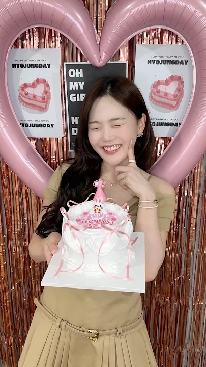 Latest photo of OH MY GIRL