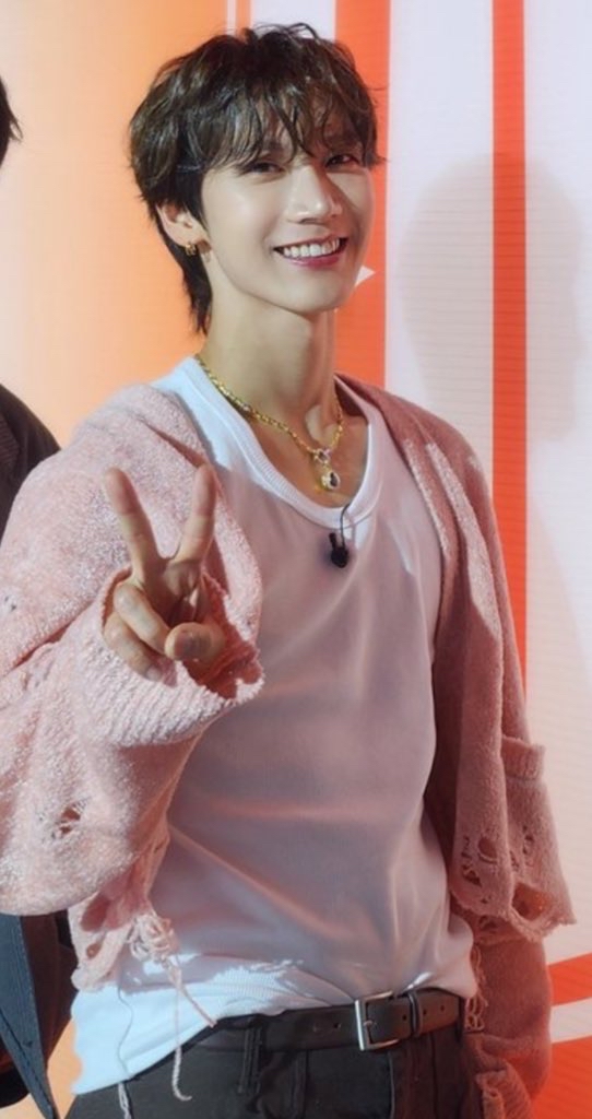A heartfelt wallpaper shared by TEN (WayV)'s fans