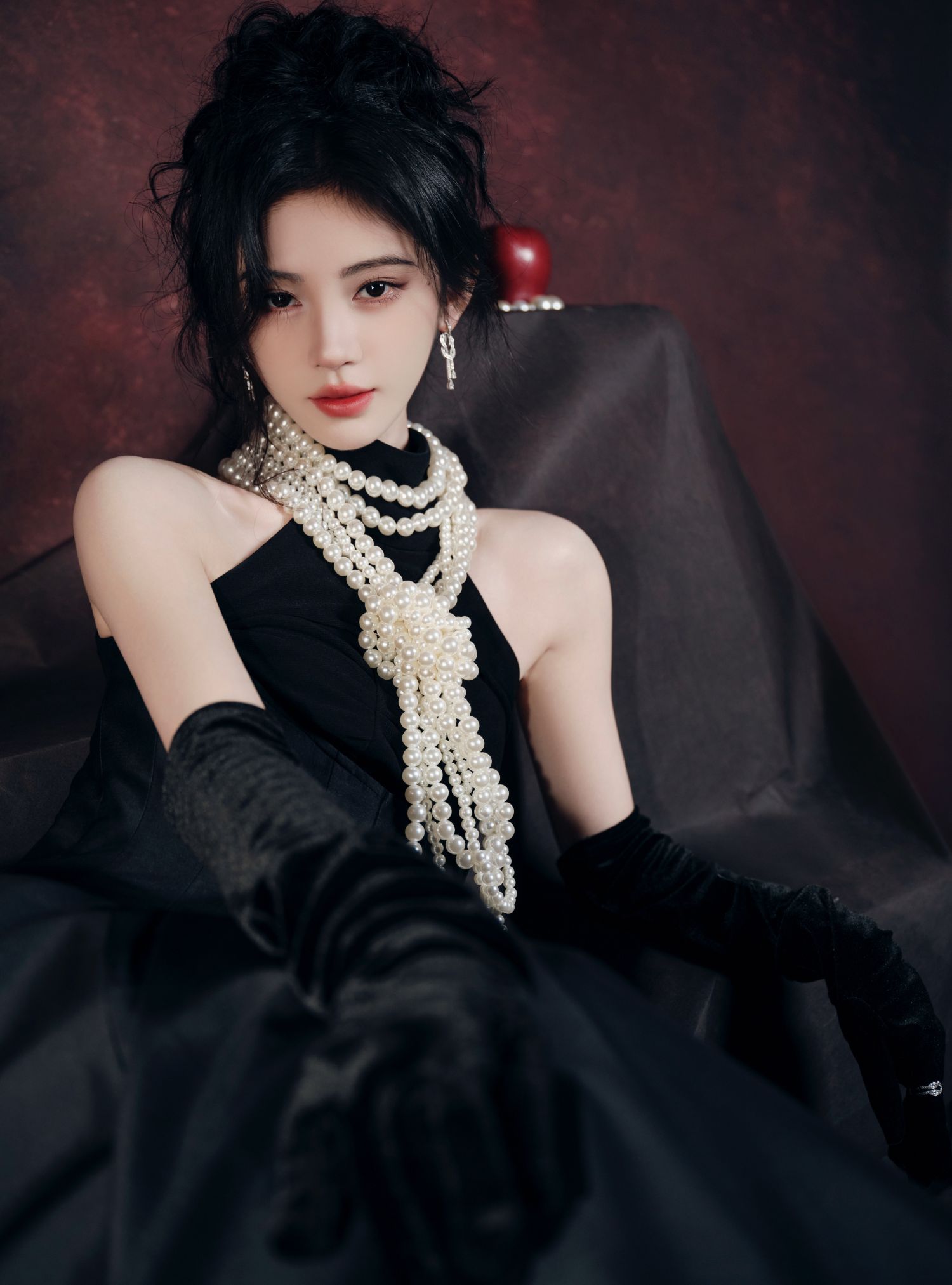 Behind-the-scenes cut of Ju Jingyi