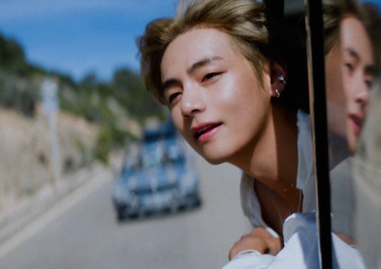 뷔 (방탄소년단) 최근 활동샷