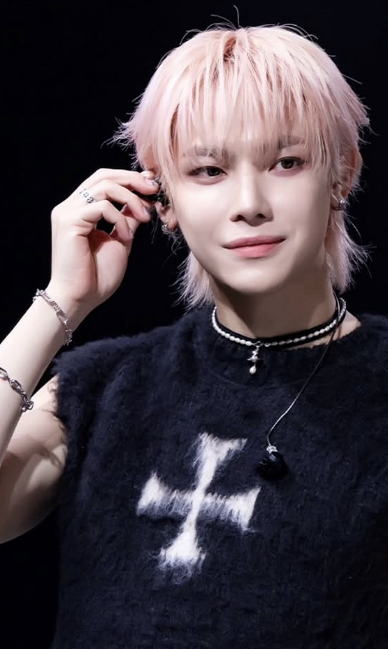 A heartfelt wallpaper shared by Nicholas (&TEAM)'s fans