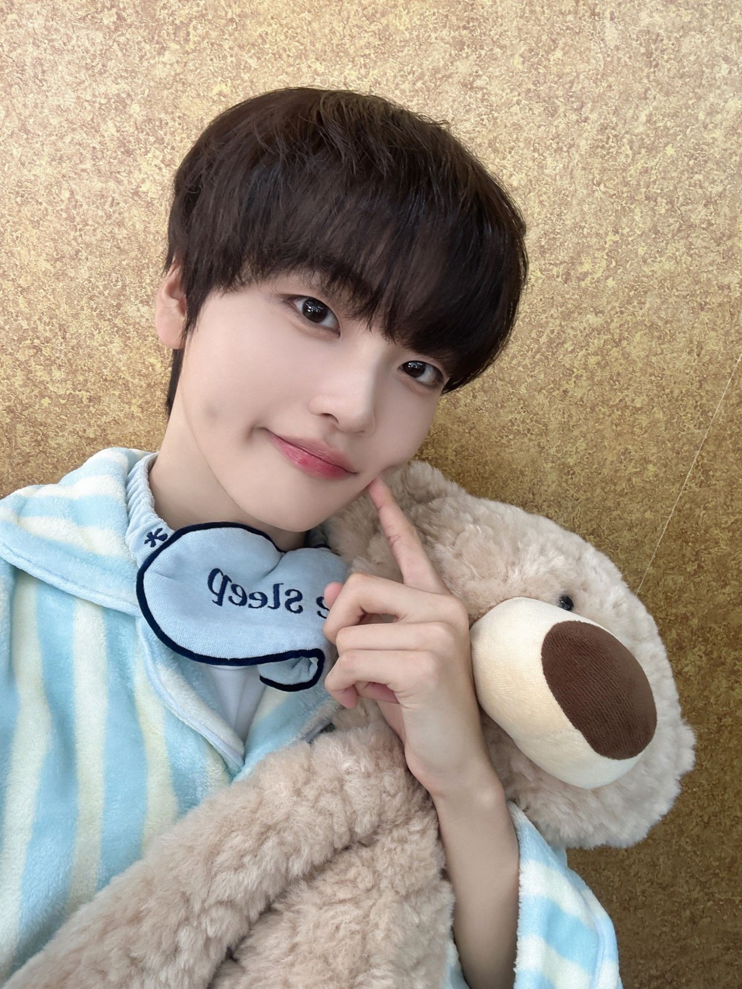 亨俊 (CRAVITY)的幕后花絮