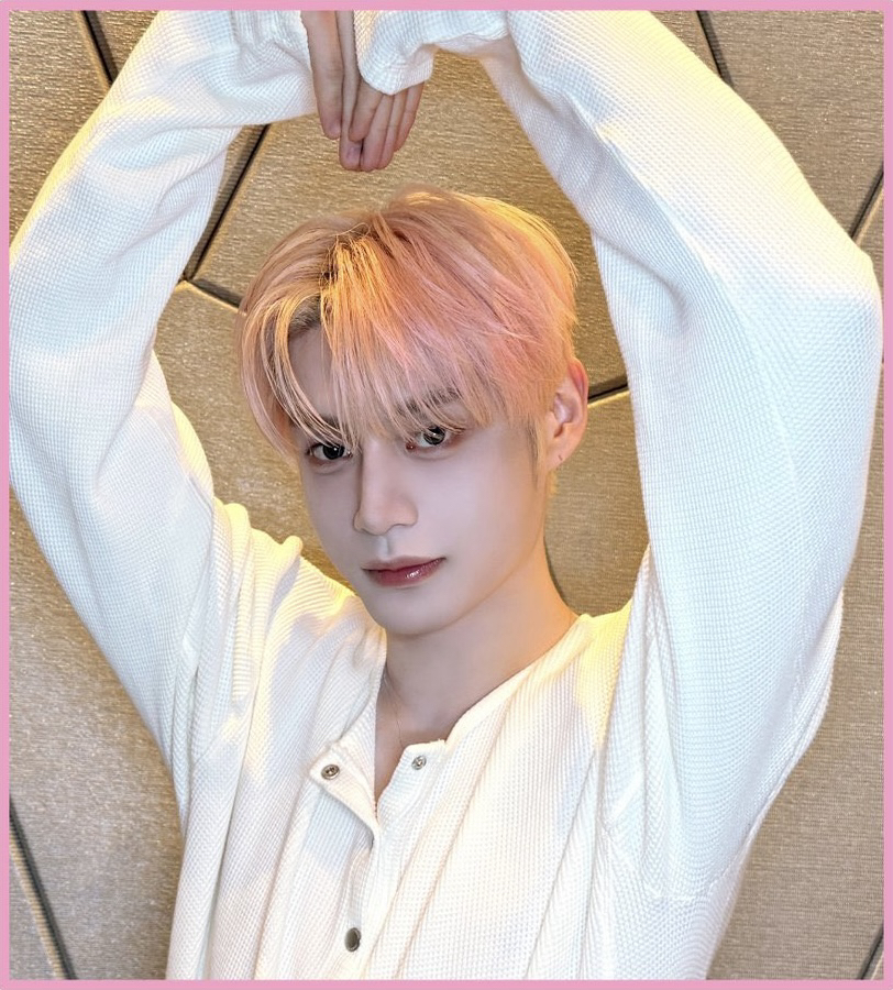 김지웅 (제로베이스원)의 비하인드 컷