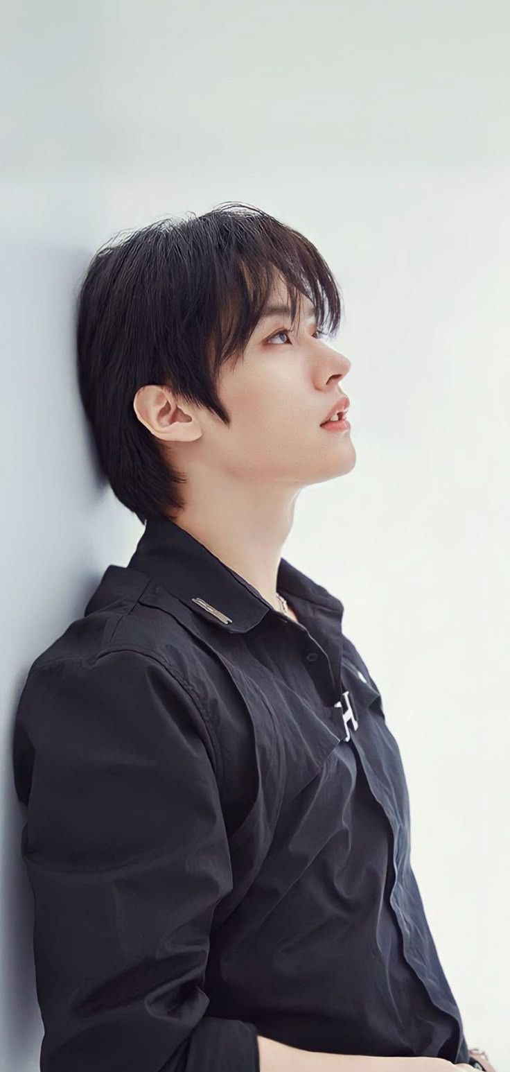 Today's most popular wallpaper in the Lee Know (Stray Kids) community