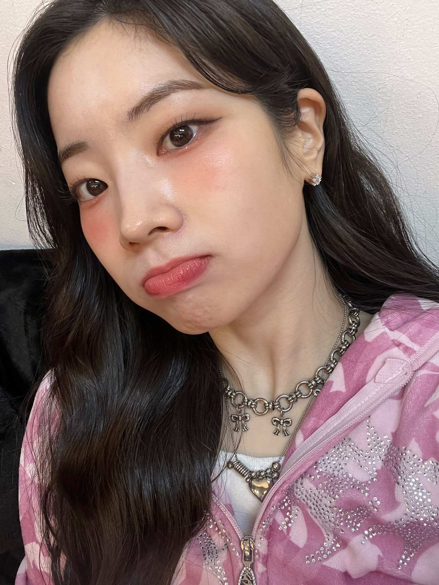 Behind-the-scenes cut of Dahyun (TWICE)