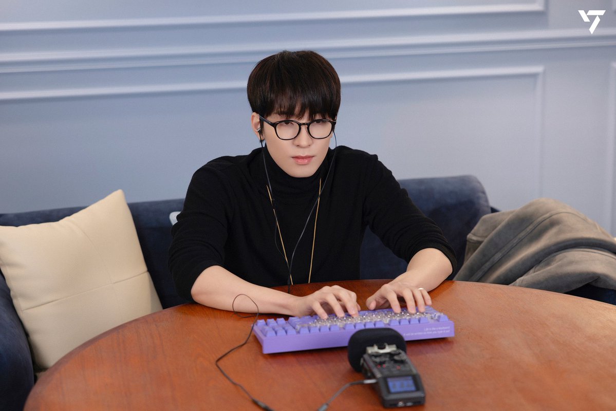 Behind-the-scenes cut of Wonwoo (SEVENTEEN)