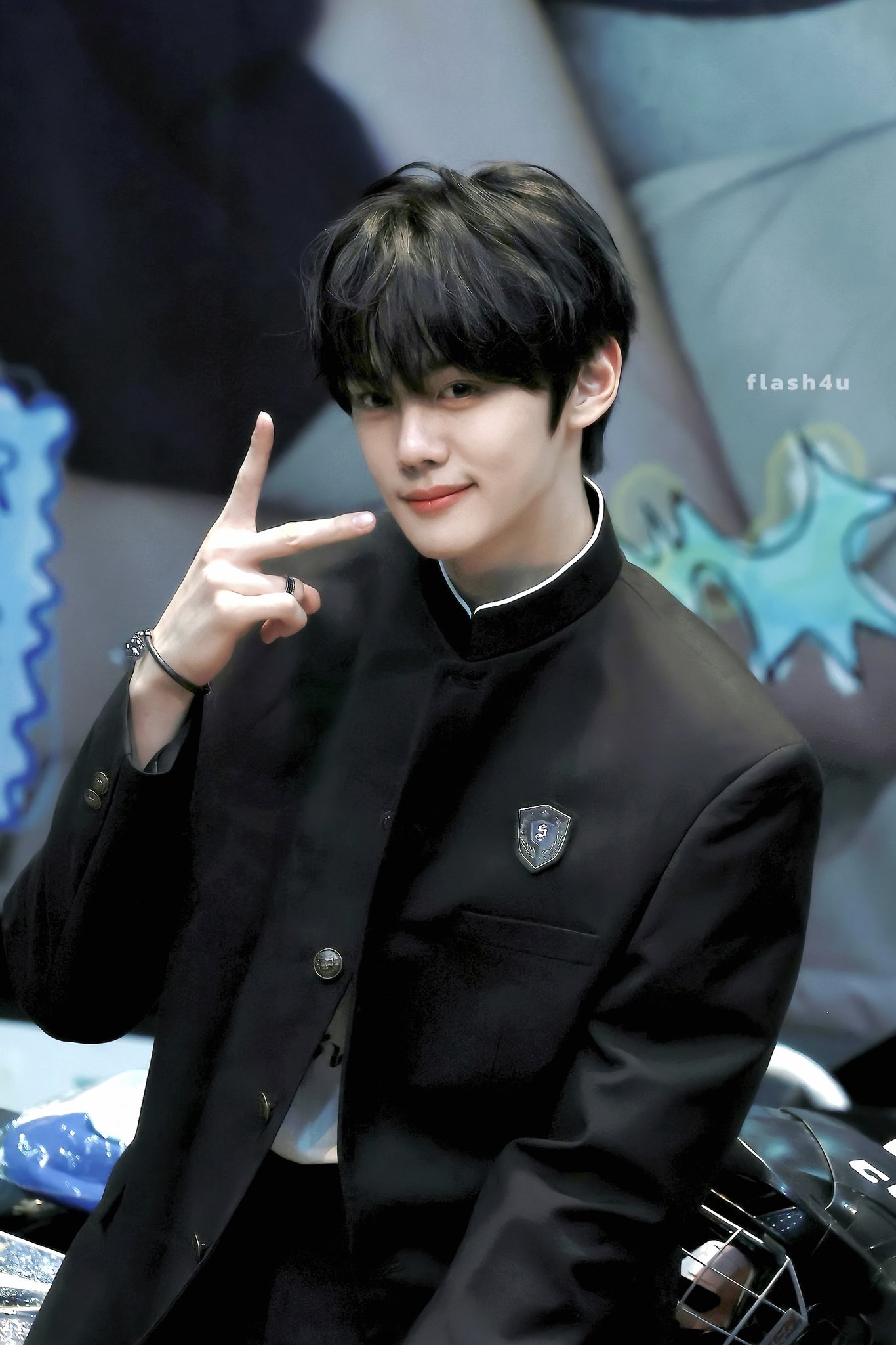A moment captured by Kim Gyuvin (ZEROBASEONE)'s fan