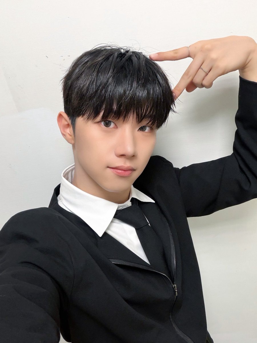 A moment captured by Xikers's fan