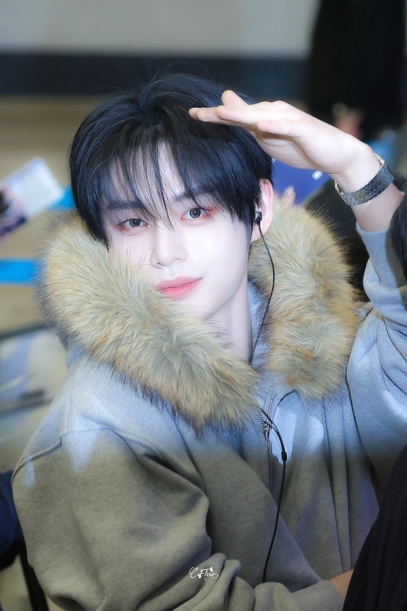 Latest photo of Kim Jiwoong (ZEROBASEONE)