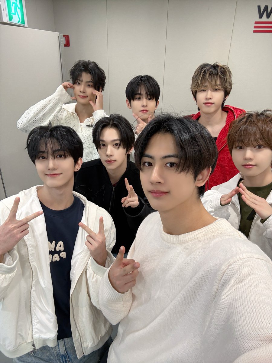 Behind-the-scenes cut of YOUNITE