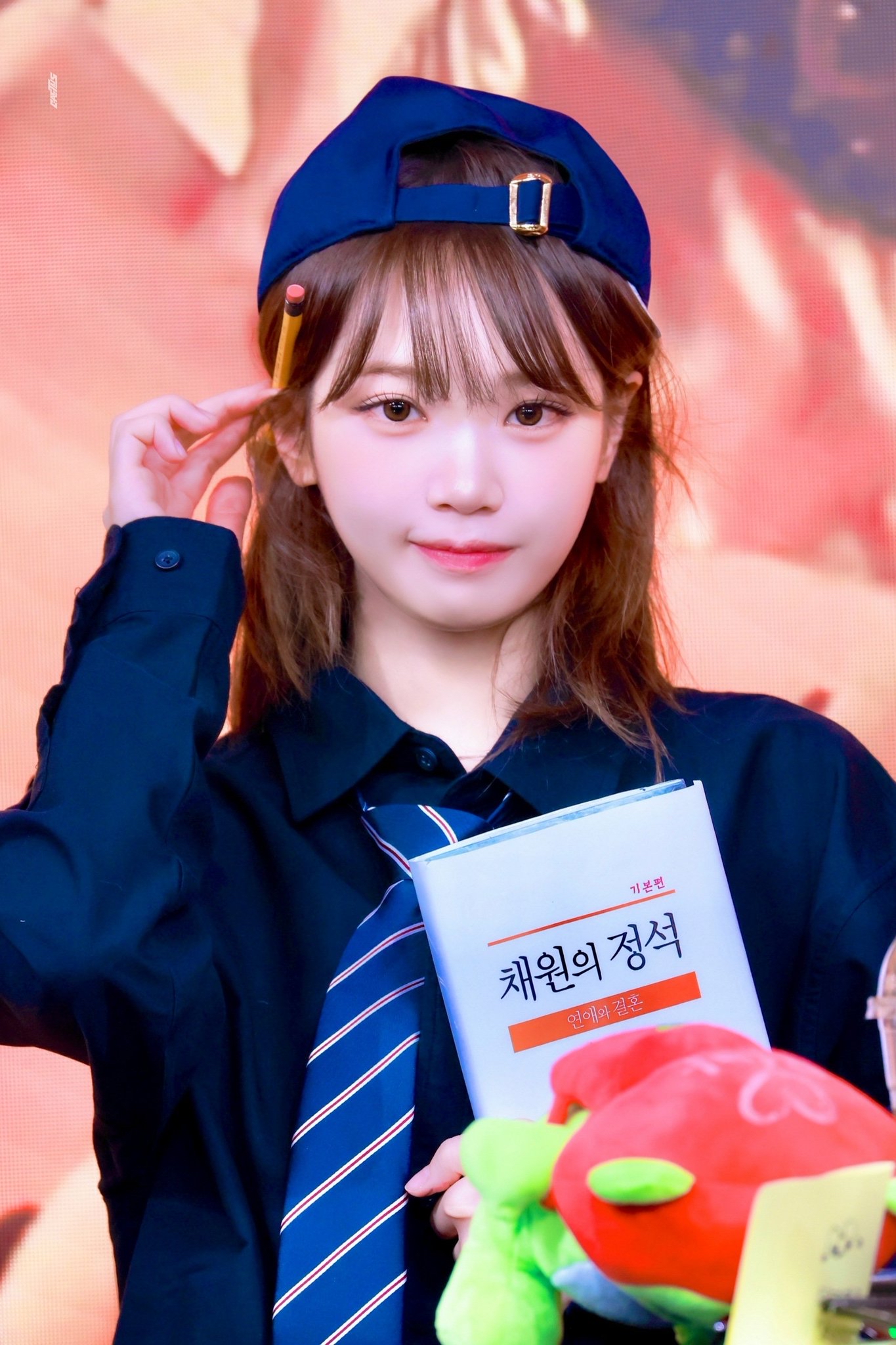 Behind-the-scenes cut of Kim Chaewon (LE SSERAFIM)