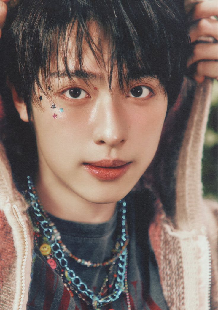 Behind-the-scenes cut of Xdinary Heroes