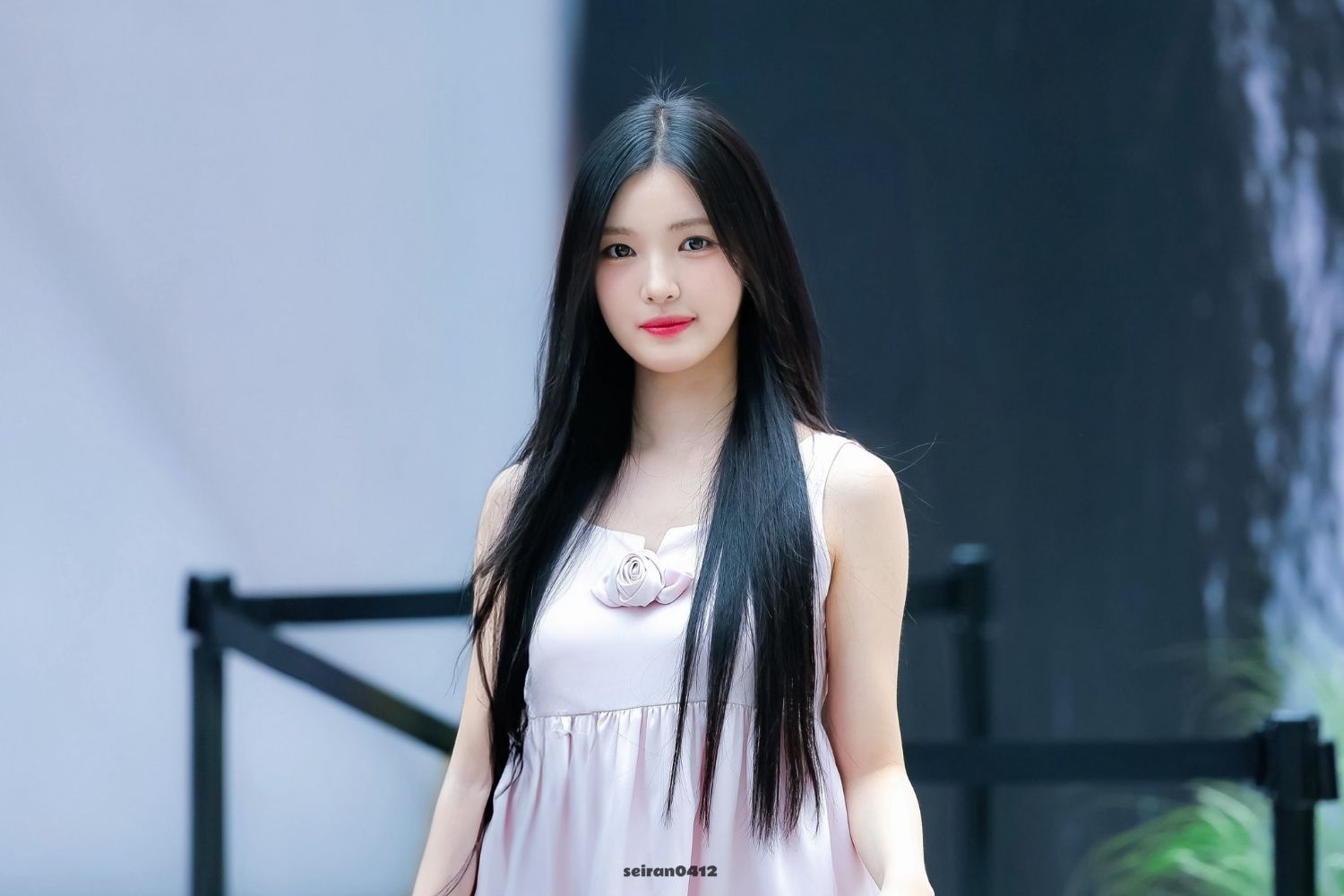 A moment captured by Yuha (Hearts2Hearts)'s fan