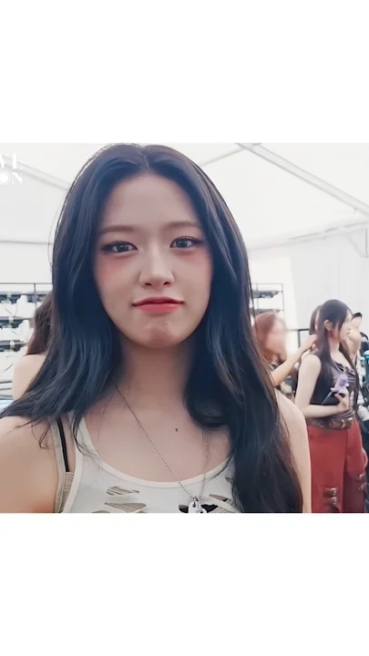A moment captured by An Yujin (IVE)'s fan