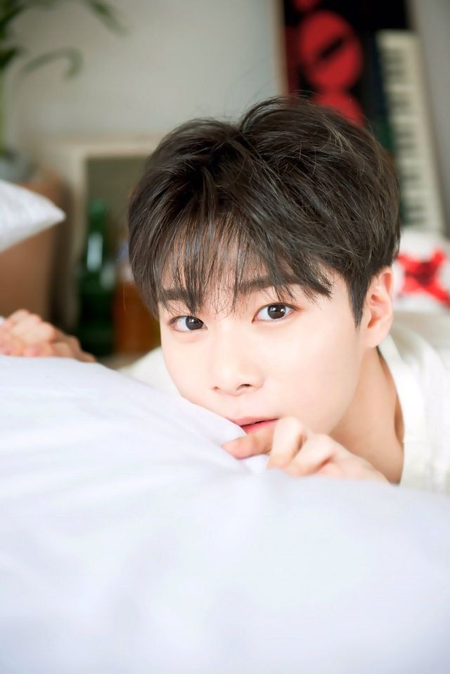 Latest photo of Moonbin (ASTRO)