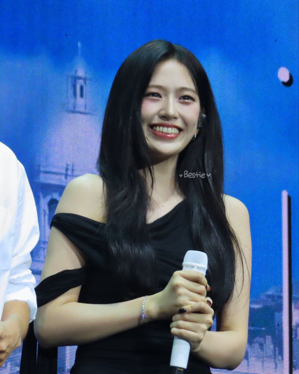 Behind-the-scenes cut of An Yujin (IVE)