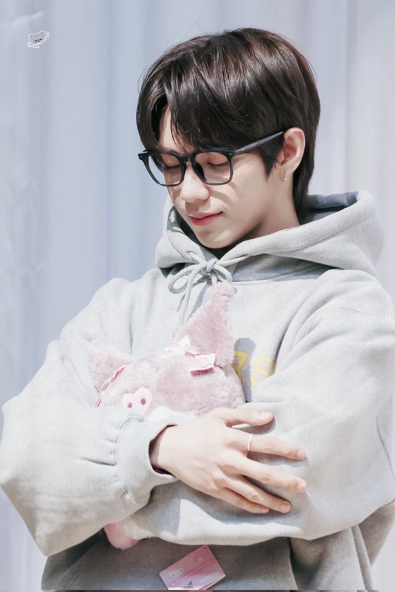 A moment captured by JL (AHOF)'s fan