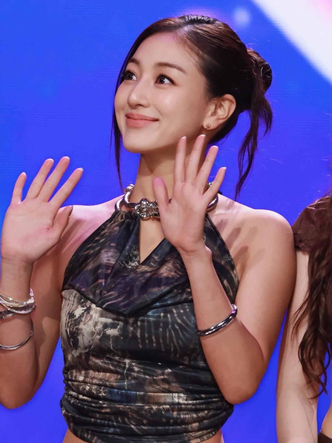 Recent activity shot of Jihyo (TWICE)