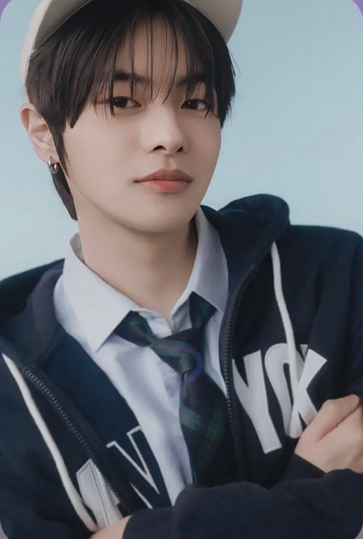 Behind-the-scenes cut of Lee Leo