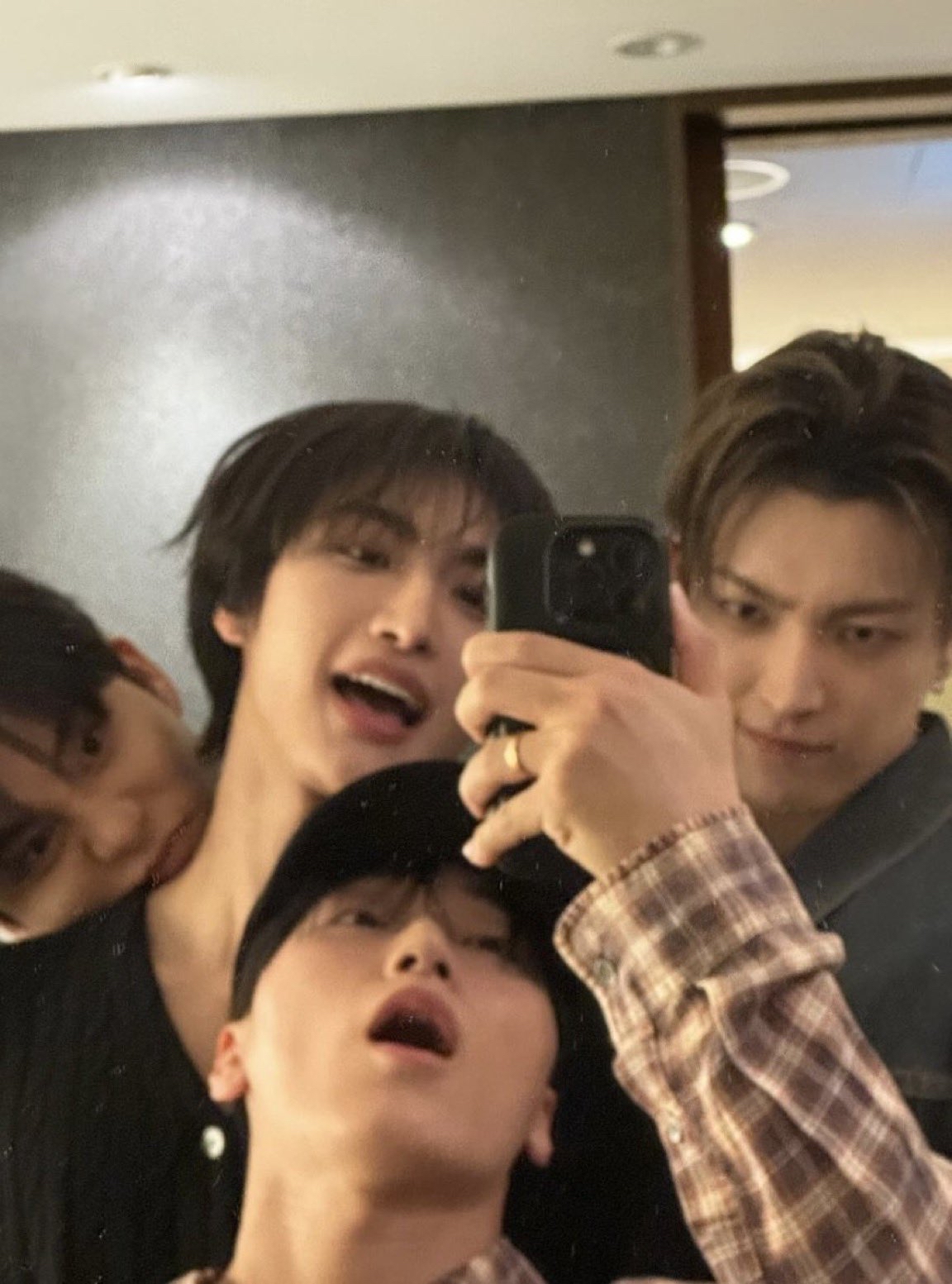 Behind-the-scenes cut of ATEEZ