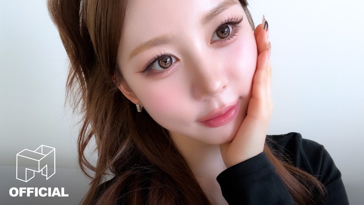 Behind-the-scenes cut of tripleS