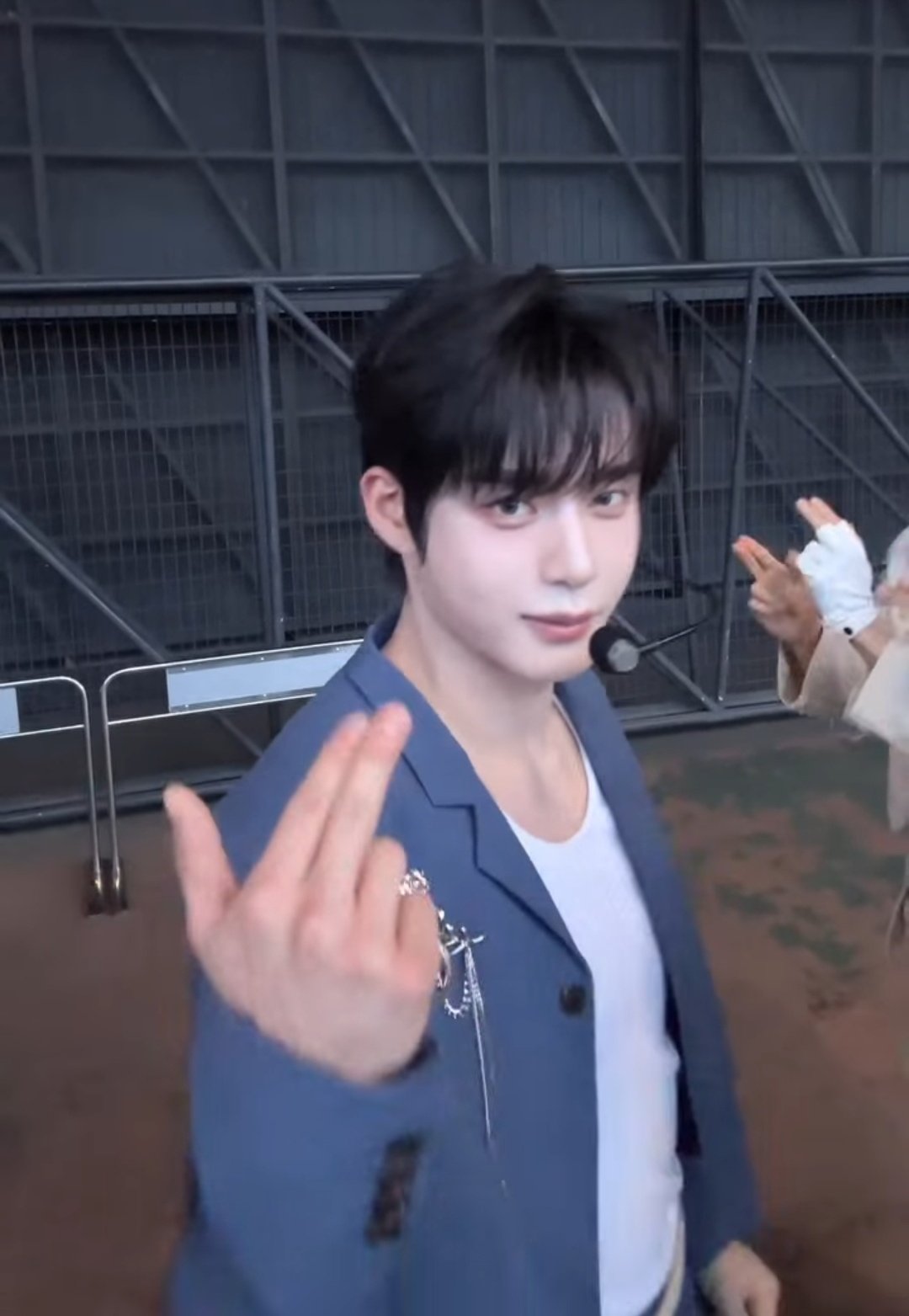 Latest photo of Kim Jiwoong (ZEROBASEONE)