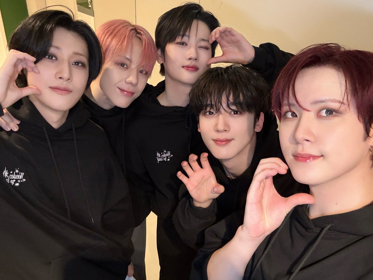 Momen yang diabadikan oleh penggemar WEi