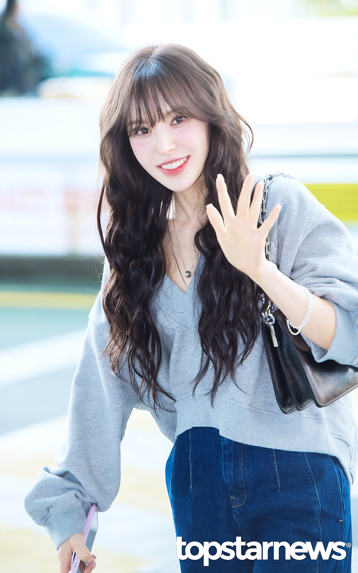 Behind-the-scenes cut of Red Velvet