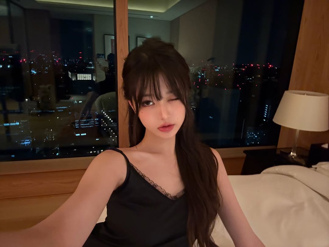 A moment captured by Jang Wonyoung (IVE)'s fan