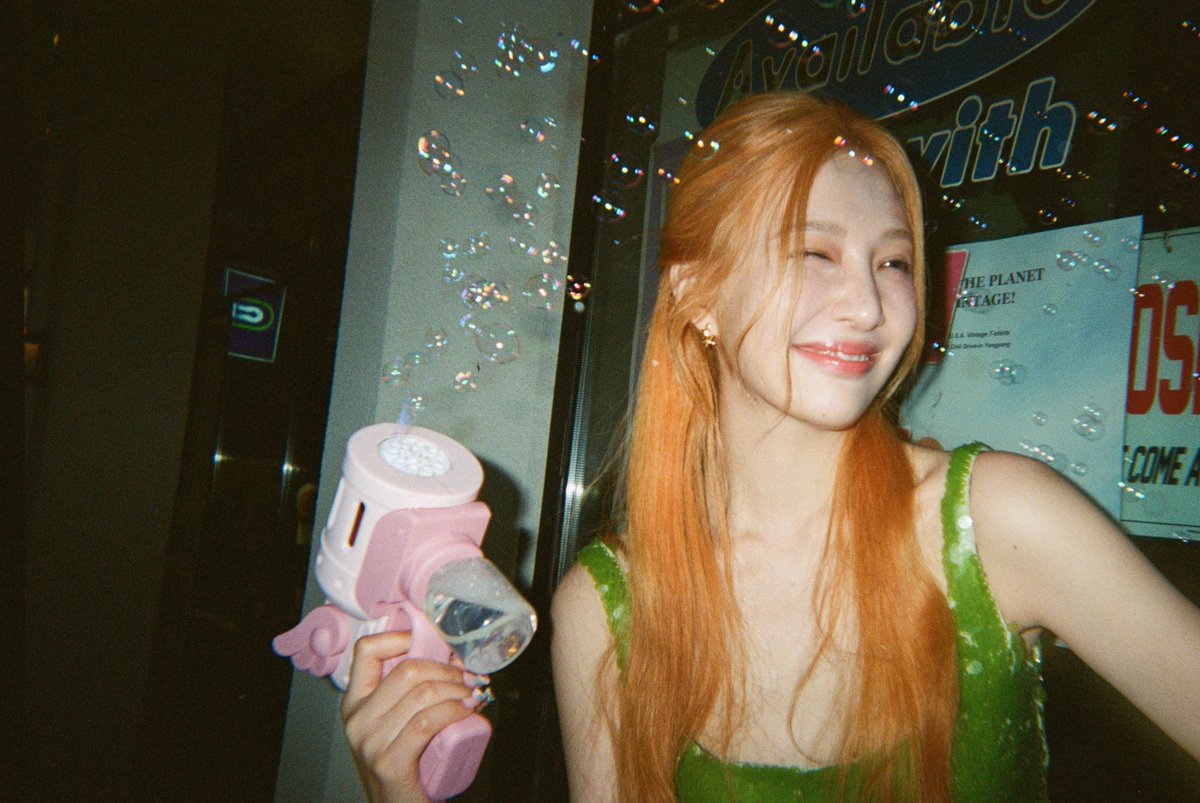 Behind-the-scenes cut of Red Velvet
