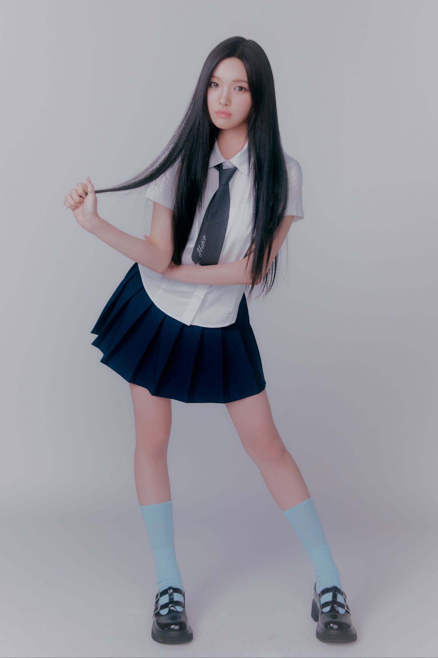 A moment captured by Yuha (Hearts2Hearts)'s fan