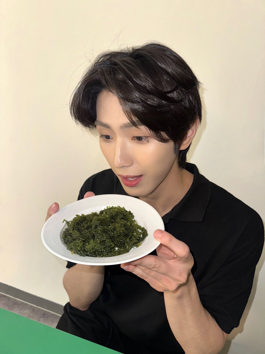 Behind-the-scenes cut of CIX