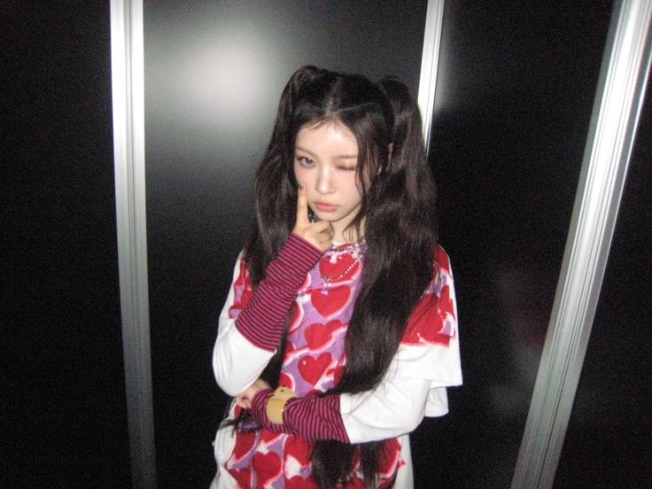 Behind-the-scenes cut of Moka (ILLIT)