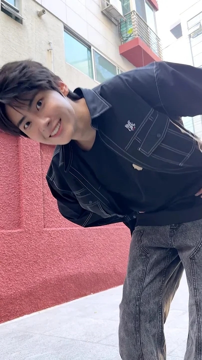 A moment captured by Lee Jinhyuk's fan