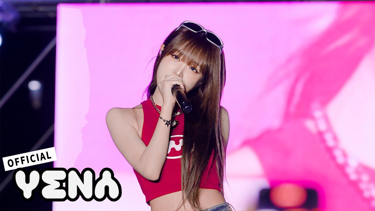 A moment captured by Choi Yena's fan