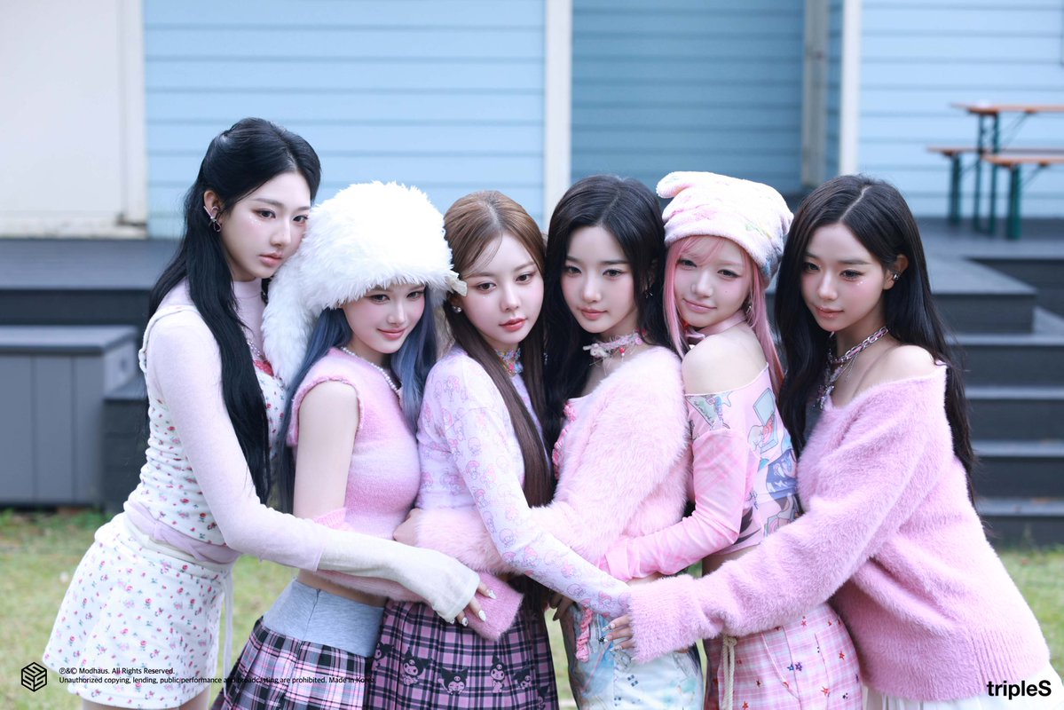 Behind-the-scenes cut of tripleS