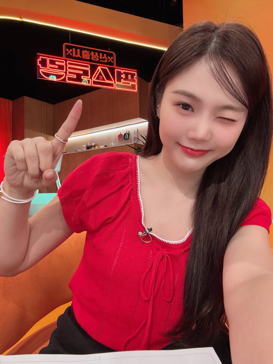 Behind-the-scenes cut of OH MY GIRL