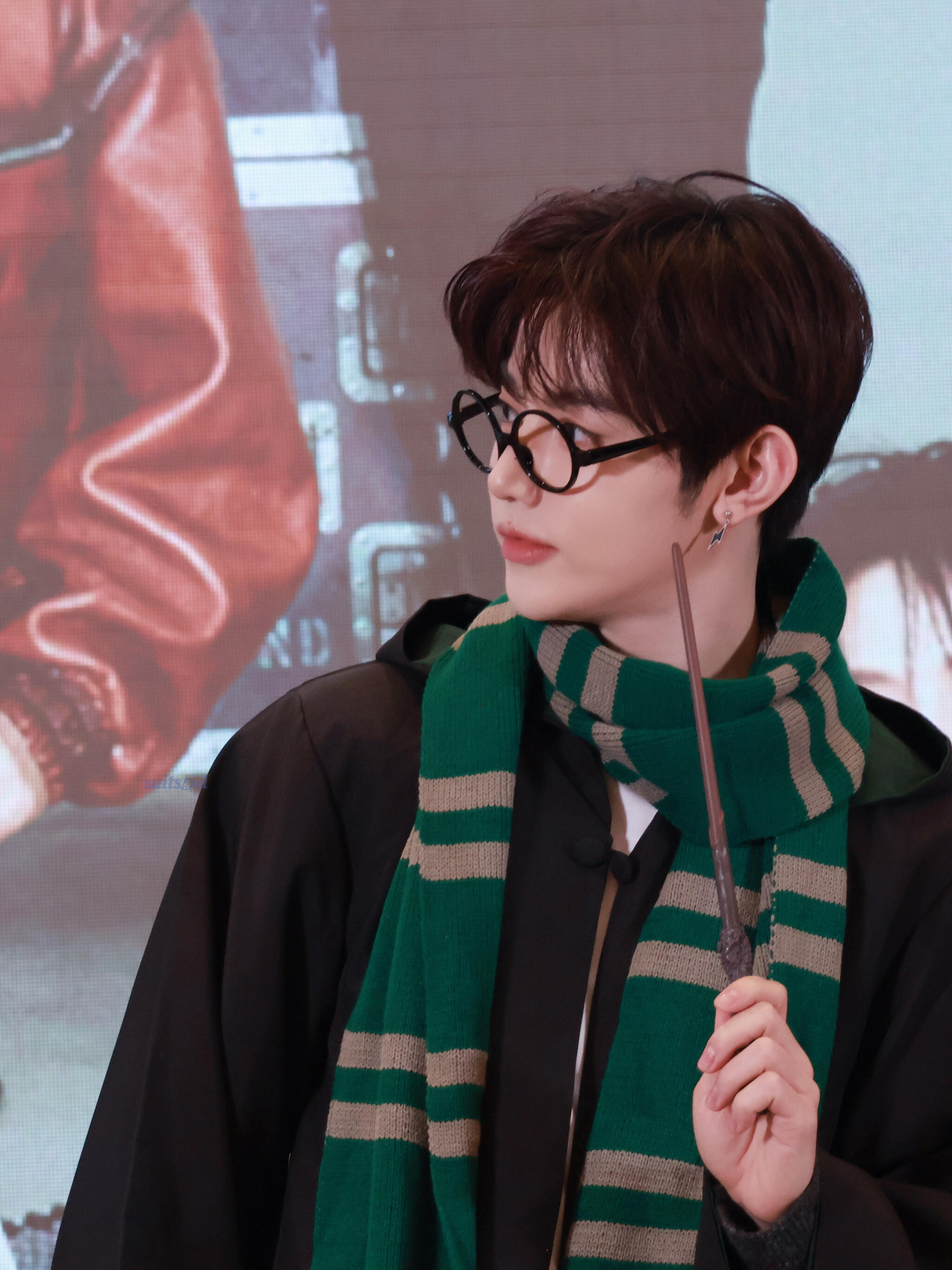 Behind-the-scenes cut of Zhang Hao (ZEROBASEONE)