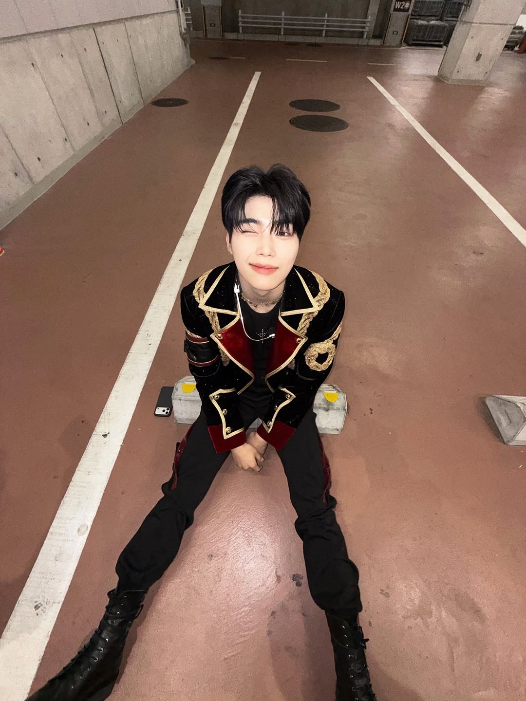 パク・ゴヌク (ZEROBASEONE)の舞台裏ショット