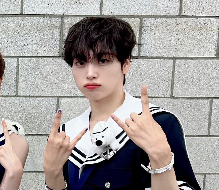 Recent activity shot of Hyeongjun (CRAVITY)