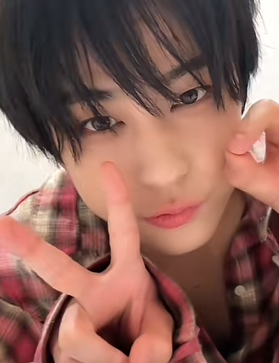 Behind-the-scenes cut of Taki (&TEAM)