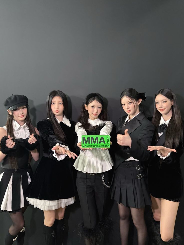 Latest photo of ILLIT