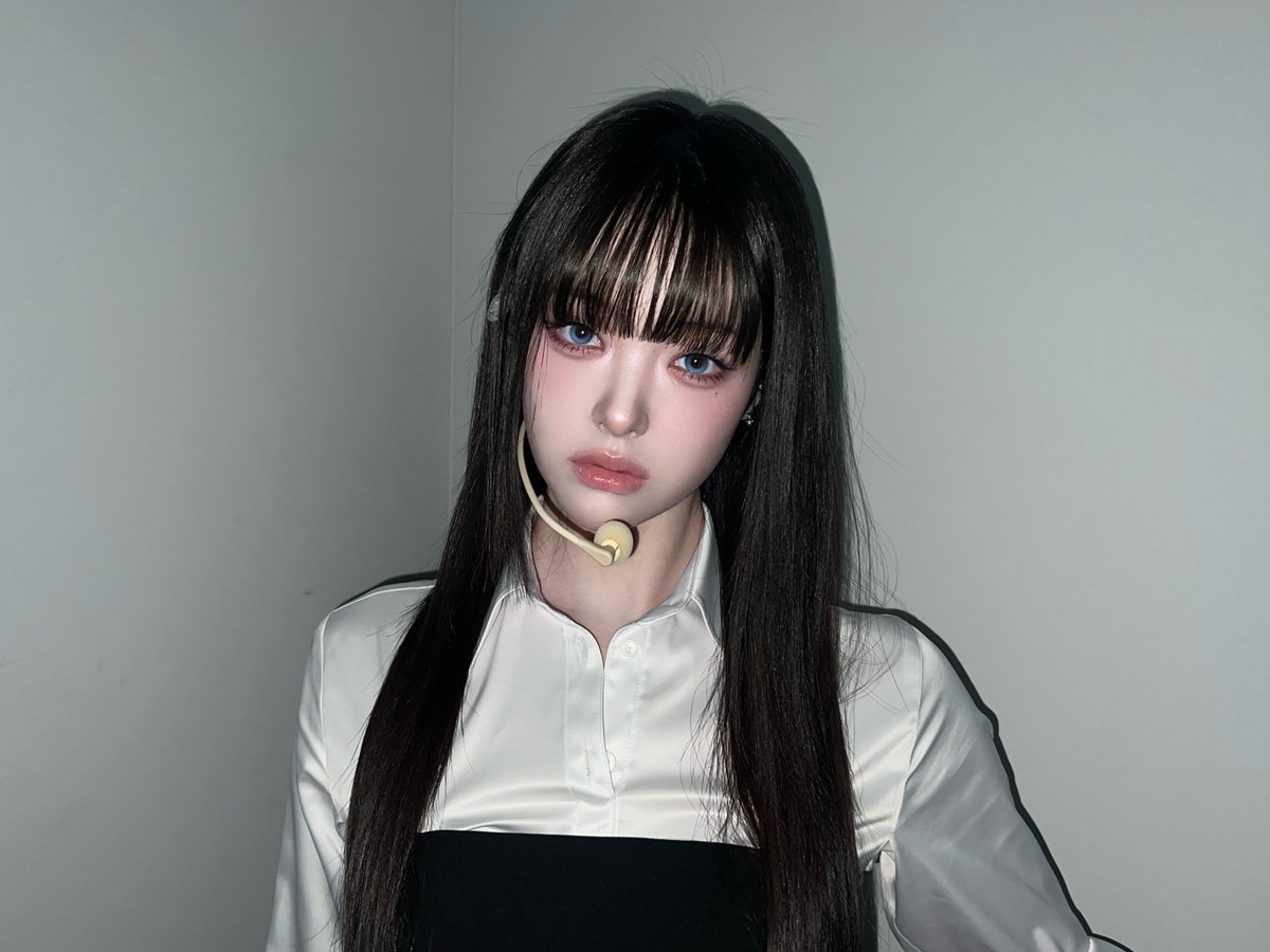 Behind-the-scenes cut of tripleS