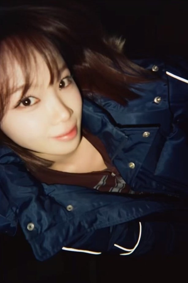 A moment captured by Kim Chaewon (LE SSERAFIM)'s fan