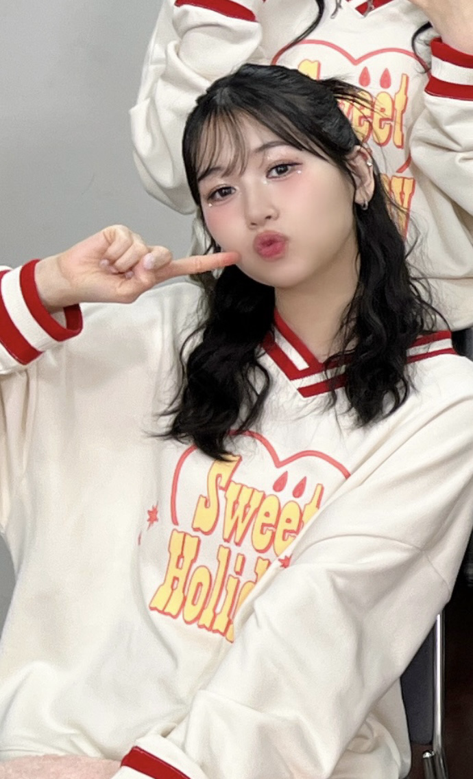 Recent activity shot of Kasahara Momona (ME:I)