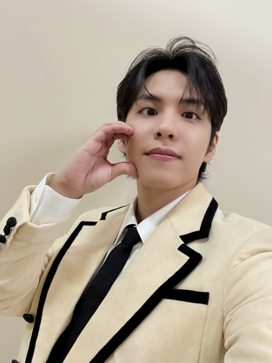 Behind-the-scenes cut of DAY6