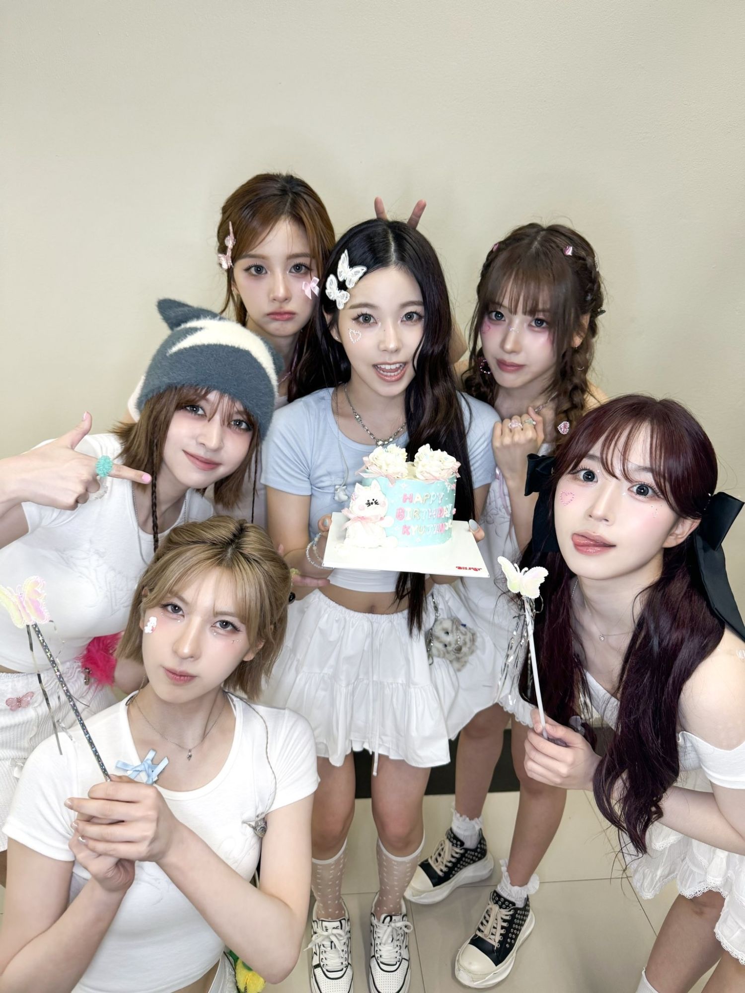 Behind-the-scenes cut of NMIXX