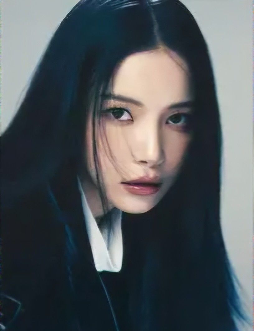 Recent activity shot of Solar (MAMAMOO)