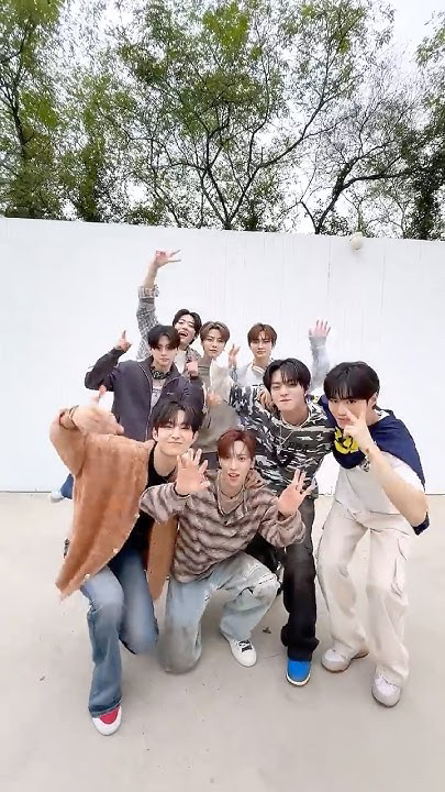 Wallpaper favorit para penggemar He Xinlong (ALPHA DRIVE ONE)