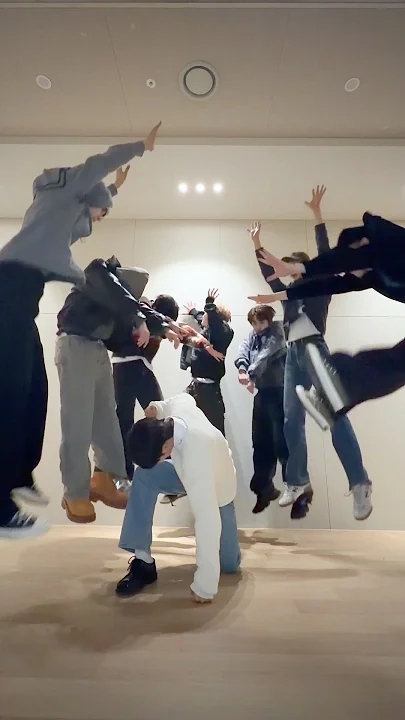 A heartfelt wallpaper shared by Zhou Anxin (ALPHA DRIVE ONE)'s fans